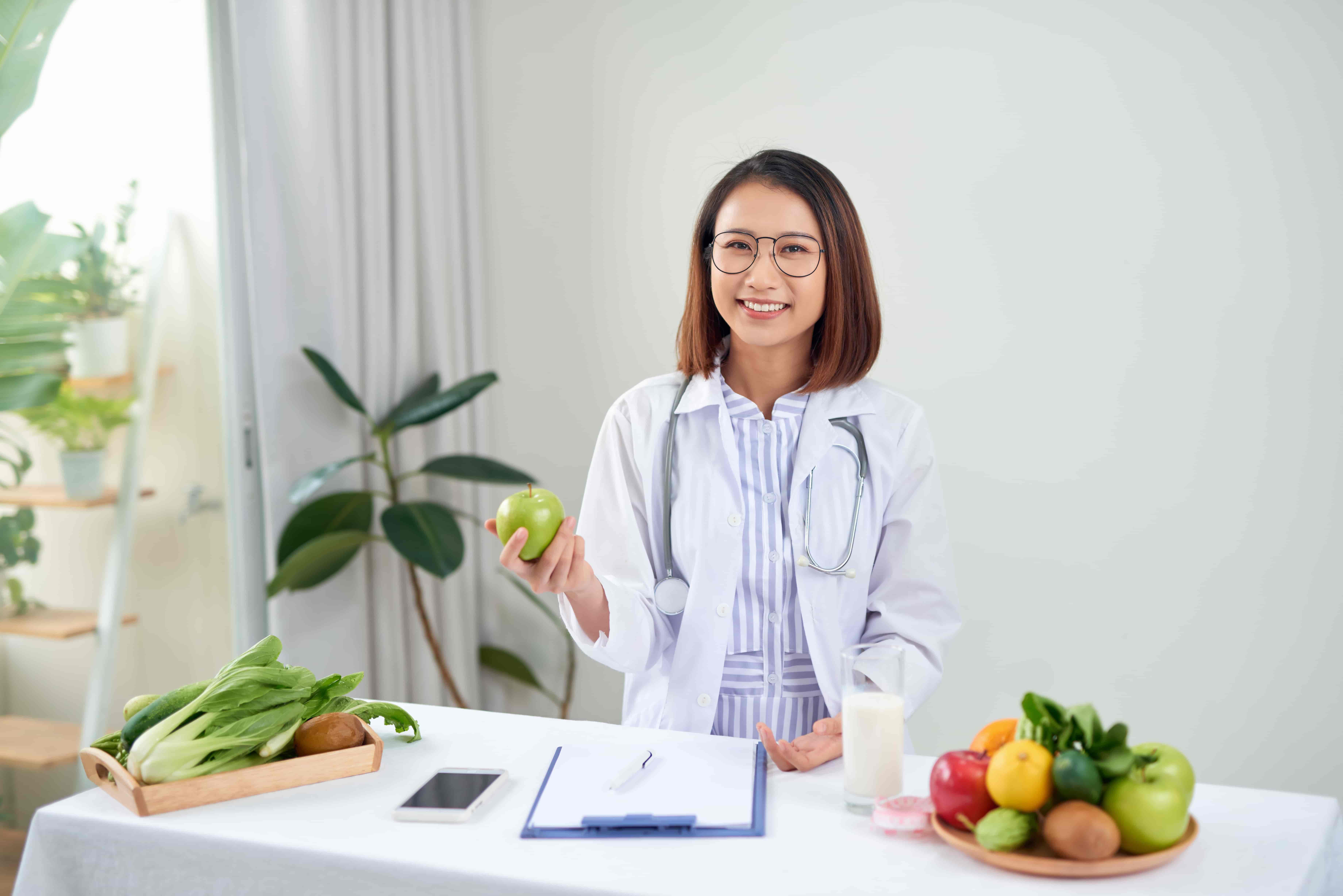 Dietitian vs. Nutritionist: Which Expert Should You Hire?