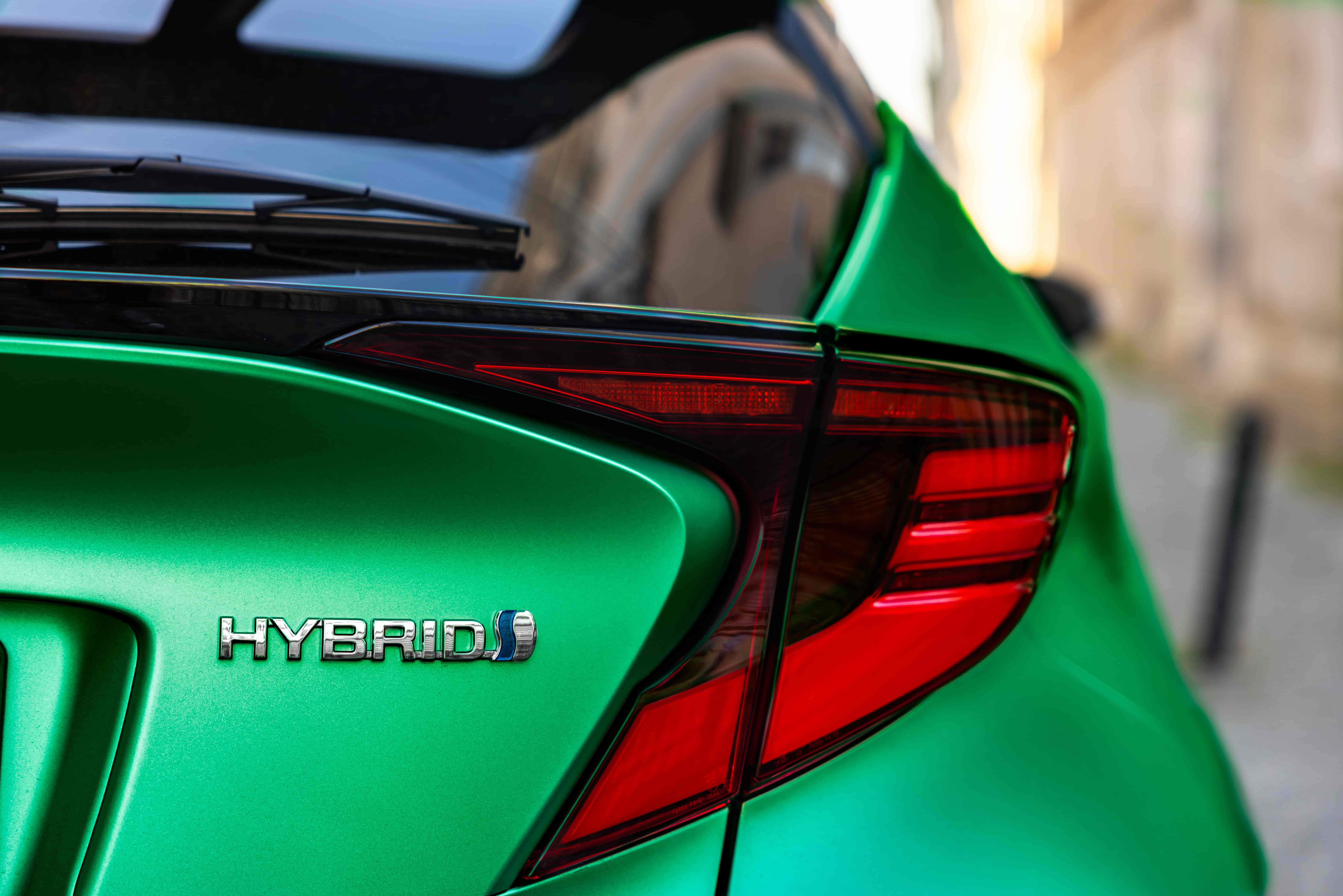 Hybrid vs. Electric Car Cost: Which Offers More Savings